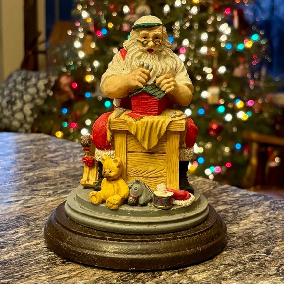 Santa Claus Workshop Toy Maker Doll Statue Figurine On Wooden Base 6”tall5”wide - Picture 1 of 9